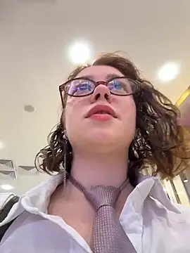 lucy-joy online show from October 16, 2025, 10:27 am