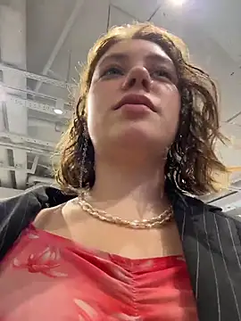 lucy-joy online show from October 24, 2025, 10:33 am