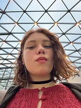 lucy-joy online show from November 28, 2025, 9:12 am