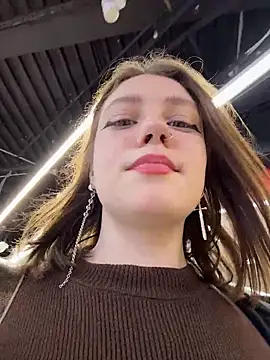 lucy-joy online show from December 4, 2025, 10:24 am