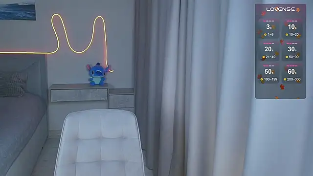 FoxyMira online show from November 14, 2025, 1:21 pm