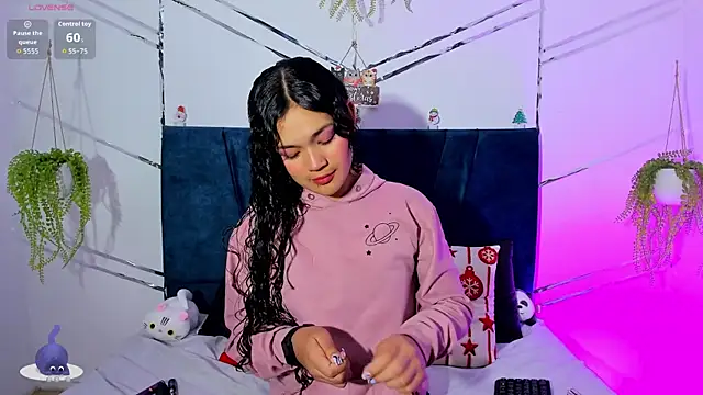 Camilla Miller01 online show from December 4, 2025, 12:47 pm