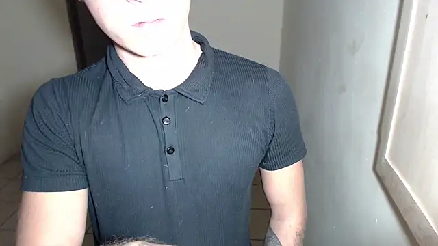 Snapshot of BlondZilla chatting on February 16, 2026, 4:19 am BlondZilla online show from February 16, 2026, 4:19 am