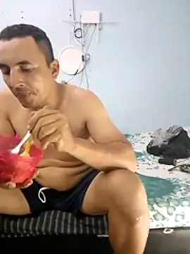 miroqui143 online show from October 31, 2025, 11:28 pm