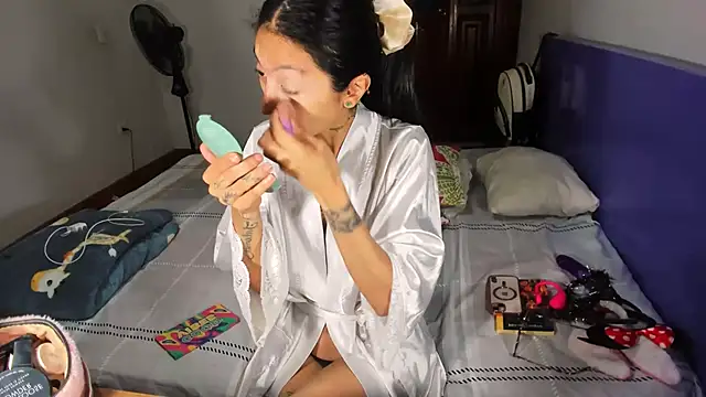 Anais lux online show from March 25, 2026, 12:27 am