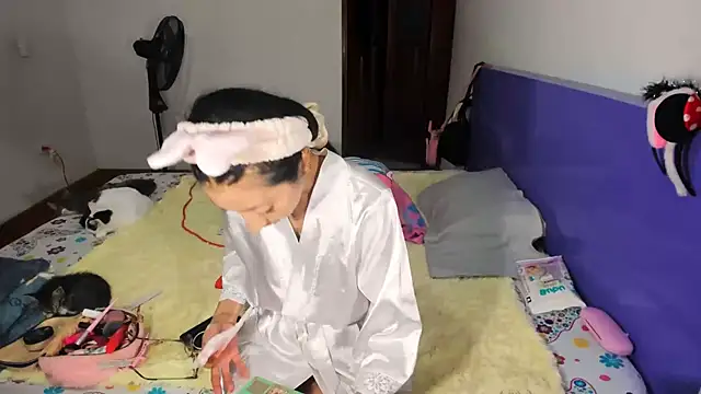 Anais lux online show from April 15, 2026, 11:38 pm