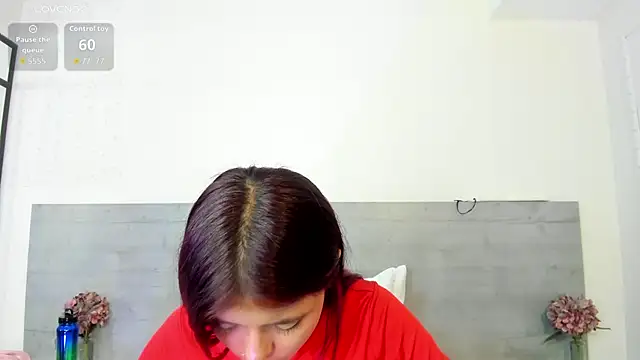 Snapshot of sunnyWhitee chatting on May 25, 2026, 7:42 pm sunnyWhitee online show from May 25, 2026, 7:42 pm