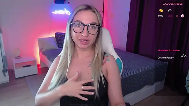 Bunny Butt  online show from January 15, 2026, 10:20 am