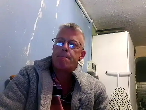 hefin18 online show from April 22, 2026, 9:49 pm