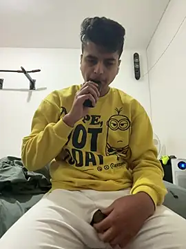 Snapshot of Noam7080z chatting on January 17, 2026, 11:37 am Noam7080z online show from January 17, 2026, 11:37 am