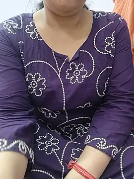 Snapshot of roshni_agrawal0 chatting on July 12, 2026, 7:10 am roshni agrawal0 online show from July 12, 2026, 7:10 am