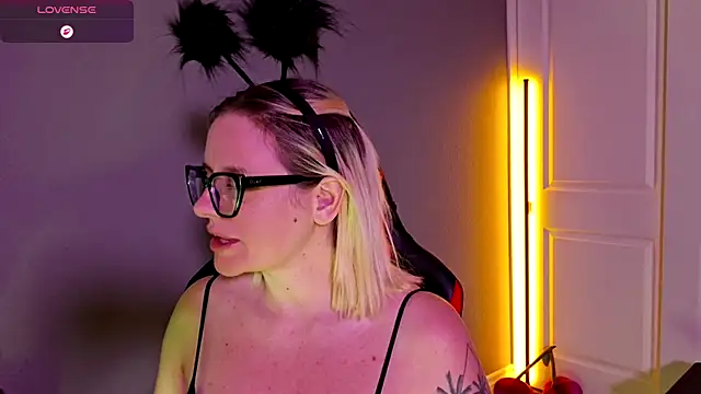 Charlies world online show from October 31, 2025, 5:25 pm