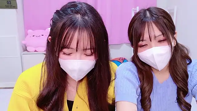 Snapshot of MOEMOE-Q chatting on November 2, 2025, 4:09 pm MOEMOE-Q online show from November 2, 2025, 4:09 pm