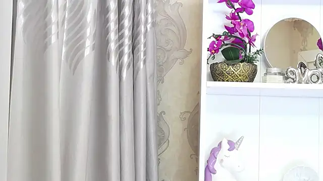 Snapshot of AlexisDevine chatting on February 16, 2026, 5:25 am AlexisDevine online show from February 16, 2026, 5:25 am