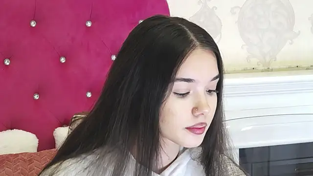 Snapshot of AlexisDevine chatting on February 25, 2026, 5:17 am AlexisDevine online show from February 25, 2026, 5:17 am