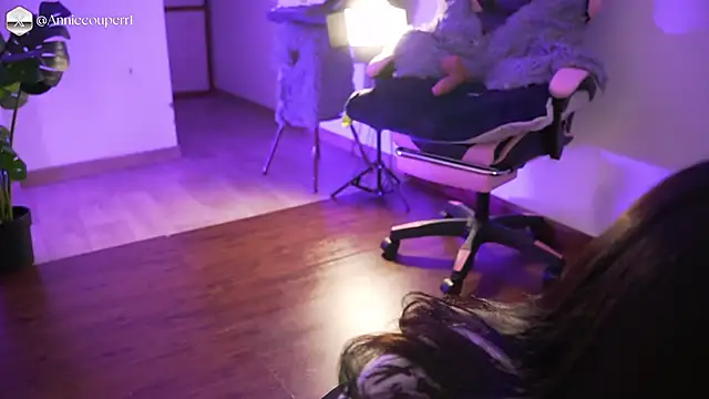 Snapshot of AnnieCouperr chatting on February 28, 2026, 7:59 pm AnnieCouperr online show from February 28, 2026, 7:59 pm