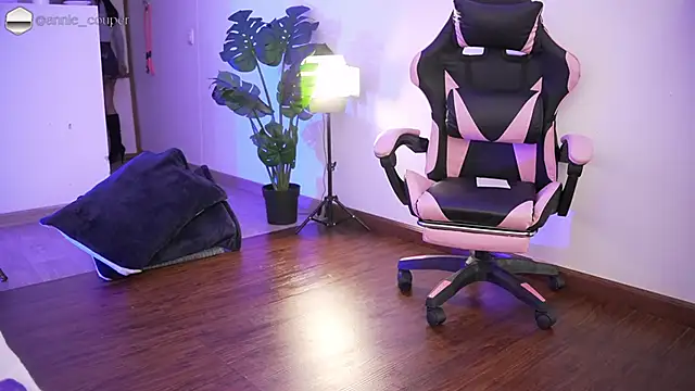 Snapshot of AnnieCouperr chatting on March 11, 2026, 7:53 pm AnnieCouperr online show from March 11, 2026, 7:53 pm