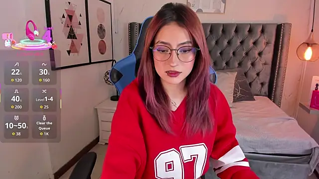 Lily Fleming online show from September 22, 2025, 8:11 pm