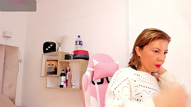 Snapshot of Clhoe_Johnson chatting on October 6, 2025, 11:51 am Clhoe Johnson online show from October 6, 2025, 11:51 am