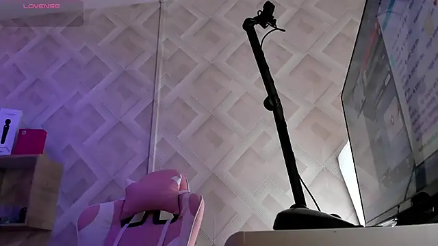 Snapshot of Clhoe_Johnson chatting on October 24, 2025, 12:23 pm Clhoe Johnson online show from October 24, 2025, 12:23 pm