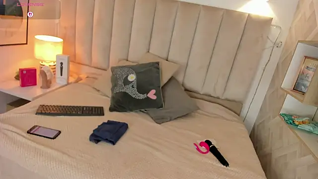 Snapshot of Clhoe_Johnson chatting on October 25, 2025, 12:13 pm Clhoe Johnson online show from October 25, 2025, 12:13 pm