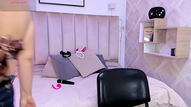 Snapshot of Clhoe_Johnson chatting on October 28, 2025, 12:09 pm Clhoe Johnson online show from October 28, 2025, 12:09 pm