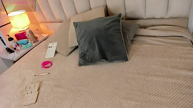 Snapshot of Clhoe_Johnson chatting on October 30, 2025, 12:28 pm Clhoe Johnson online show from October 30, 2025, 12:28 pm