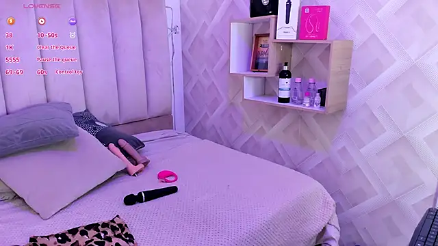 Snapshot of Clhoe_Johnson chatting on November 15, 2025, 12:23 pm Clhoe Johnson online show from November 15, 2025, 12:23 pm