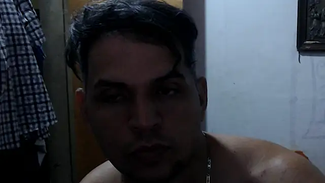 Snapshot of Pillinp01 chatting on October 12, 2025, 6:34 am Pillinp01 online show from October 12, 2025, 6:34 am