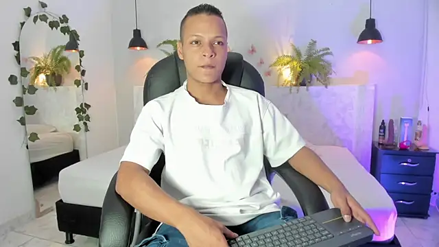 Ricky Owens1 online show from September 14, 2025, 12:59 pm