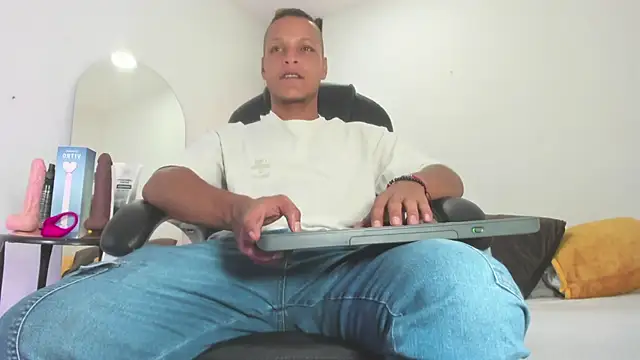 Ricky Owens1 online show from September 24, 2025, 1:58 pm