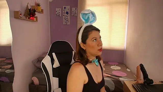 luna desiree online show from November 29, 2025, 9:29 pm