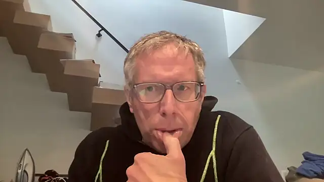 choupipat1 online show from December 3, 2025, 11:52 am