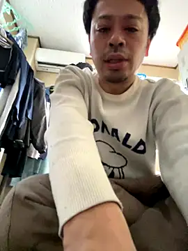 Snapshot of muut1215 chatting on December 20, 2025, 6:20 am muut1215 online show from December 20, 2025, 6:20 am