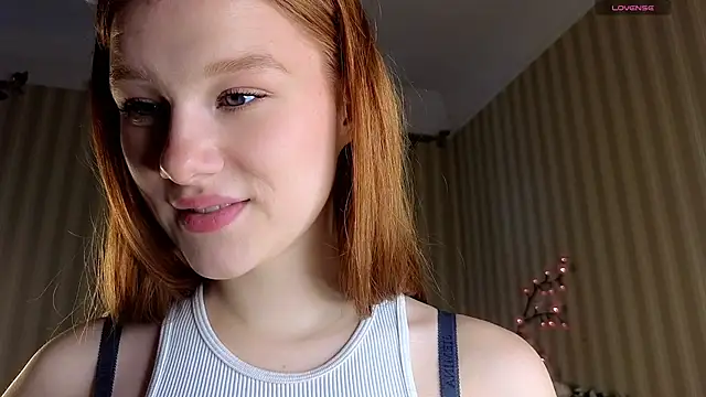 Snapshot of Juuulia_ chatting on April 5, 2026, 12:02 pm Juuulia online show from April 5, 2026, 12:02 pm