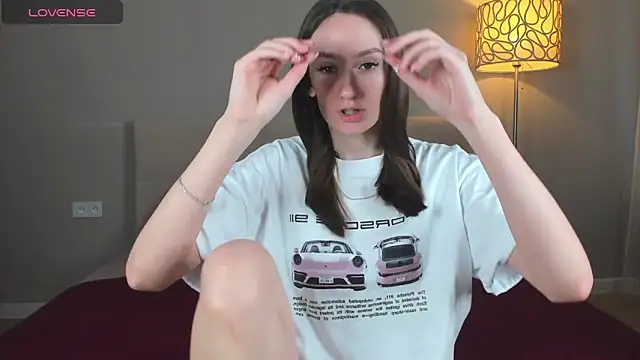 cutienaughtygirl online show from April 16, 2026, 9:32 am