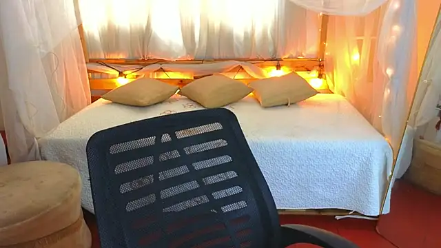 loreaniss online show from October 22, 2025, 7:46 pm