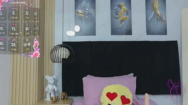 Snapshot of cutepetitee chatting on July 15, 2026, 12:43 pm cutepetitee online show from July 15, 2026, 12:43 pm