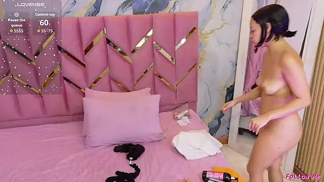 Snapshot of cutepetitee chatting on July 21, 2026, 12:40 pm cutepetitee online show from July 21, 2026, 12:40 pm