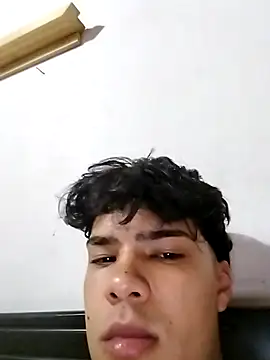 Snapshot of dani_titan320 chatting on October 22, 2025, 8:19 pm dani titan320 online show from October 22, 2025, 8:19 pm