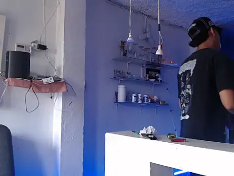 Snapshot of dani_titan320 chatting on November 13, 2025, 6:18 pm dani titan320 online show from November 13, 2025, 6:18 pm