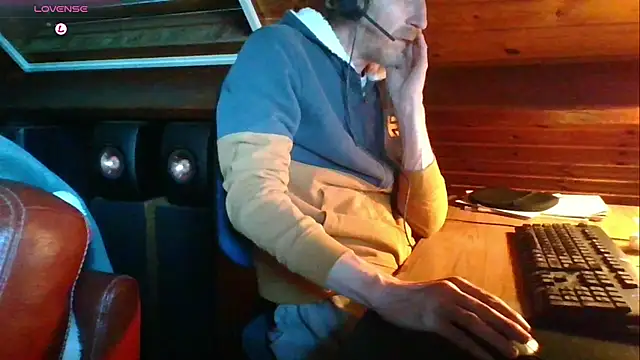 Snapshot of Vrenico-SC chatting on September 9, 2025, 5:23 pm Vrenico-SC online show from September 9, 2025, 5:23 pm