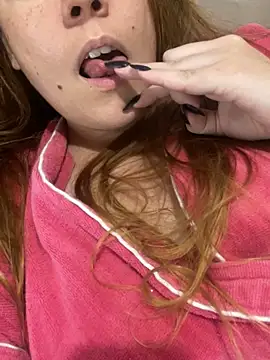 Snapshot of Lazinha18 chatting on October 14, 2025, 2:12 am Lazinha18 online show from October 14, 2025, 2:12 am