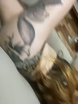 Snapshot of Lazinha18 chatting on October 18, 2025, 12:13 am Lazinha18 online show from October 18, 2025, 12:13 am