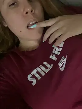 Snapshot of Lazinha18 chatting on October 31, 2025, 3:29 am Lazinha18 online show from October 31, 2025, 3:29 am