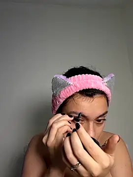 AmaiaSalvatore online show from September 13, 2025, 9:47 pm