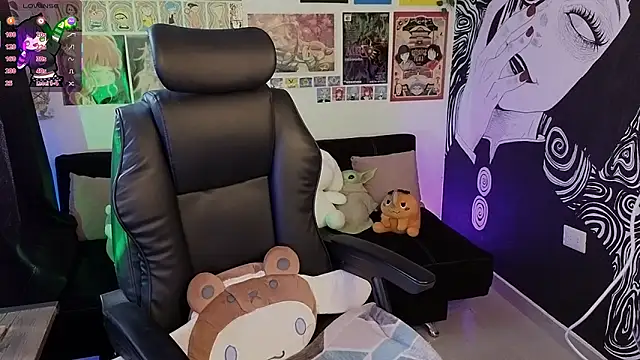 Yuhwan  online show from November 21, 2025, 5:44 pm