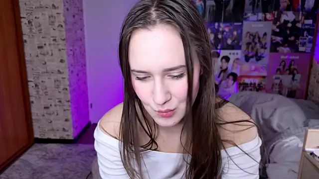 LucyRose3 online show from November 19, 2025, 4:29 pm