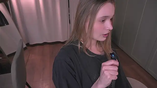 lisa schiele online show from March 11, 2026, 8:48 pm