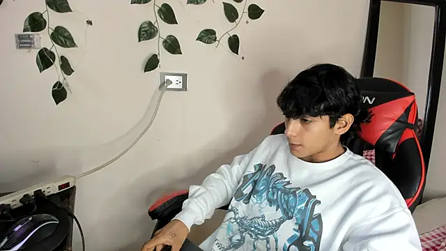 Snapshot of axel_rousse2 chatting on November 17, 2025, 10:48 pm axel rousse2 online show from November 17, 2025, 10:48 pm